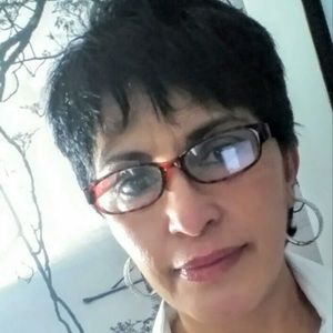 Meet your Posher, Elia